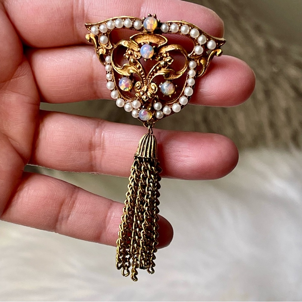Vintage | Dragon's Breath Faux Opal & Pearls Victorian Style Tassel Gold Brooch